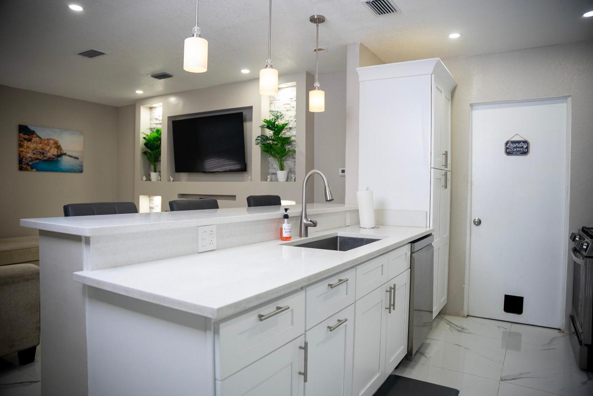 Stunning Modern Home In Tampa With Pool - Just 5 Minutes From Airport! Екстериор снимка