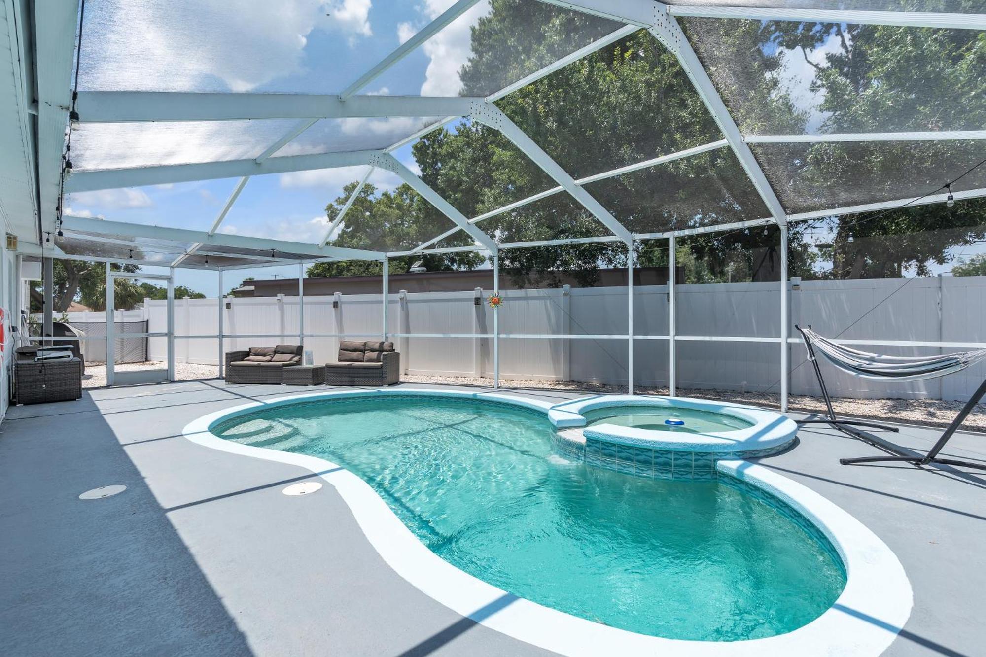 Stunning Modern Home In Tampa With Pool - Just 5 Minutes From Airport! Екстериор снимка